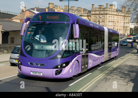 Primi gruppi ftr bendy servizio di autobus in York England Regno Unito Foto Stock