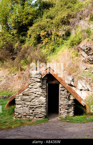 Cottage restaurato in Arrowtown Chinese Gold insediamento dei minatori Otago Nuova Zelanda Foto Stock