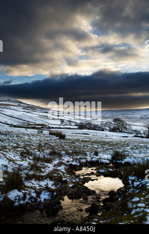 Paesaggio Di Inverno vicino a Cray in Wharfedale superiore Yorkshire Dales National Park in Inghilterra Foto Stock