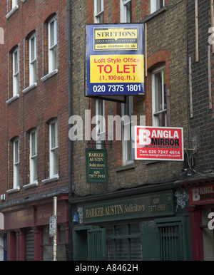 Affitto uffici segno, Bangla Mirror giornale e gli avvocati Hanbury Street, London E1 Inghilterra Foto Stock