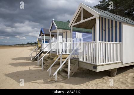 Ombrelloni sulla spiaggia Holkham riserva naturale nazionale Norfolk Foto Stock