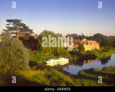 Il fiume Nene a Wansford vicino a Peterborough Cambridgeshire England Regno Unito Foto Stock
