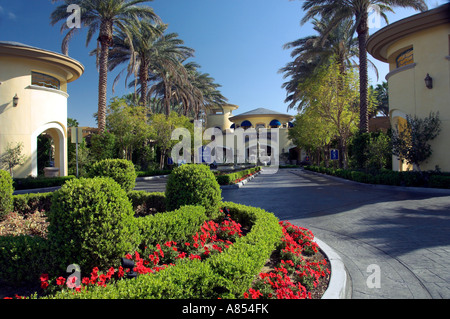 La parte anteriore dei terreni paesaggistici della Spa Resort Casino in Palm Springs California USA USA Foto Stock