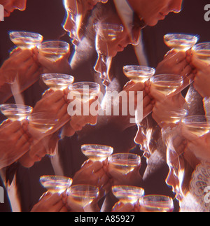 Accoppiare la tostatura con champagne multi-image Foto Stock