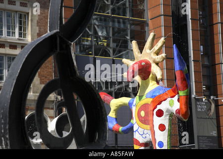 Fontana di meccanica al di fuori centro Georges Pompidou, Igor Stravinsky Square, da Jean Tinguely e Niki de Saint-Paul, Parigi Foto Stock