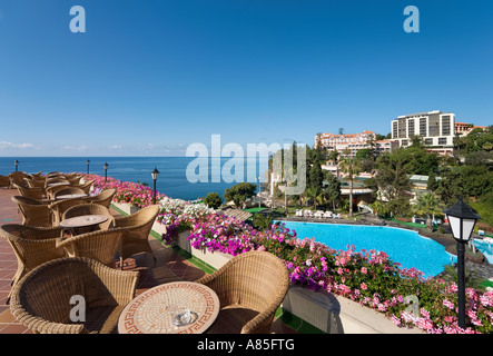 Bar terrazza dell'Hotel Pestana Carlton Madeira, Funchal, Madeira Foto Stock