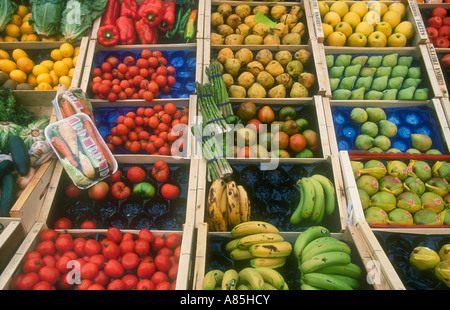 Luogo di mercato ortaggi per la vendita Foto Stock