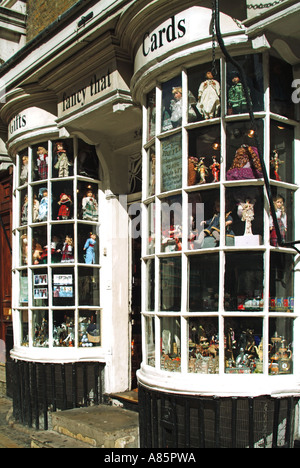 Haymarket close up shop bow window display di bambole e altri souvenir Foto Stock