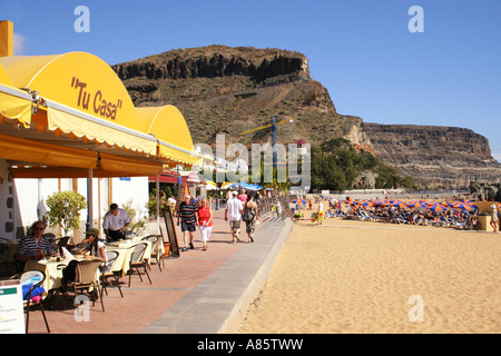 PLAYA del Diablo. La pittoresca spiaggia di Puerto de Mogan SULL'ISOLA DELLE CANARIE DI GRAN CANARIA. L'Europa. Foto Stock