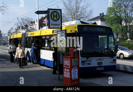 Articolato filobus elettrico, Solingen, Renania settentrionale-Vestfalia (Germania). Foto Stock