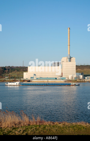 Centrale nucleare Kruemmel accanto al fiume Elba vicino Geesthacht nella Germania settentrionale Foto Stock