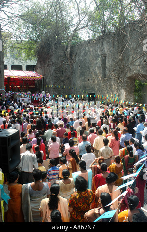 MPD77552 folla di cristiani da Marol e intorno a cui hanno partecipato la Santa Messa Foto Stock