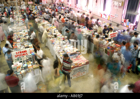 Folla al Libro Mostra e sale a Mumbai India Foto Stock