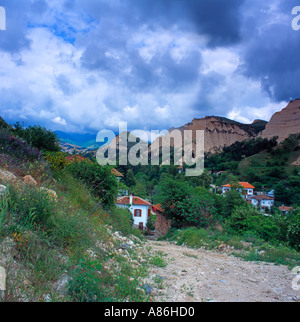 Il villaggio di Melnik in Bulgaria meridionale Questa visualizzazione può essere raggiunta tramite un breve ma ripida a piedi dal centro del villaggio Foto Stock