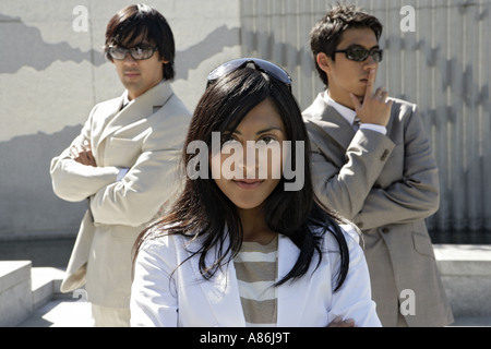 Tre dirigenti in un abbigliamento formale. Foto Stock