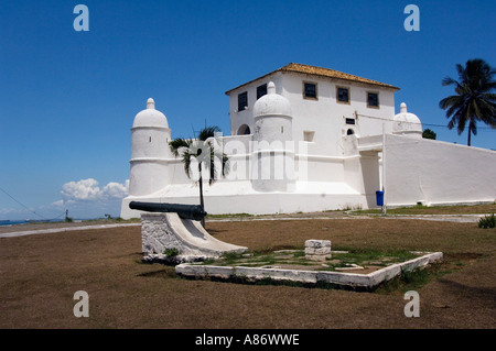 Colonial fort sul Monte Serrat Salvador Brasile Foto Stock