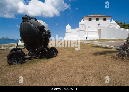 Colonial fort sul Monte Serrat Salvador Brasile Foto Stock