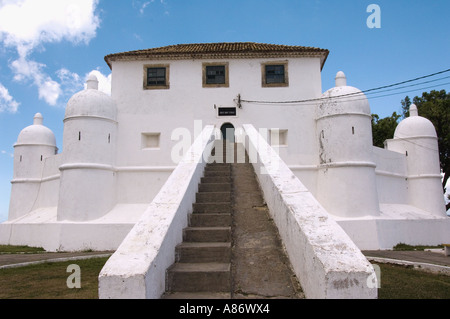 Colonial fort sul Monte Serrat Salvador Brasile Foto Stock