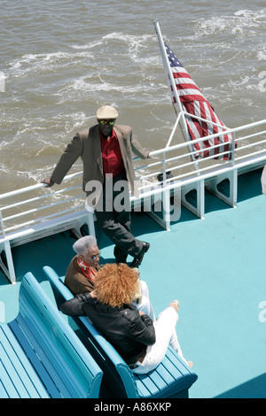 Passeggeri su una barca Foto Stock