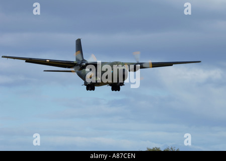 Transall C-160 avvicinando RAF Lossiemouth Moray Scotland Regno Unito Foto Stock