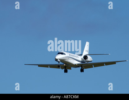 Cessna 680 Citation Sovereign avvicinamento Aeroporto Dalcross Inverness Scozia Scotland Regno Unito Foto Stock