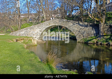 L'Auld Brig Keith oltre il Fiume Isla Foto Stock