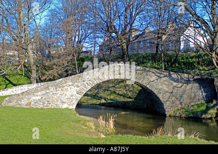 L'Auld Brig Keith oltre il Fiume Isla Foto Stock