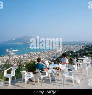 Caffetteria con vista panoramica sul porto, Bochali, Zante, Zacinto (Zante), Isole Ionie, Grecia Foto Stock