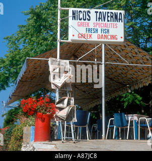 Taverna nel villaggio di Nissaki, Corfù (Corfu, Isole Ionie, Grecia Foto Stock