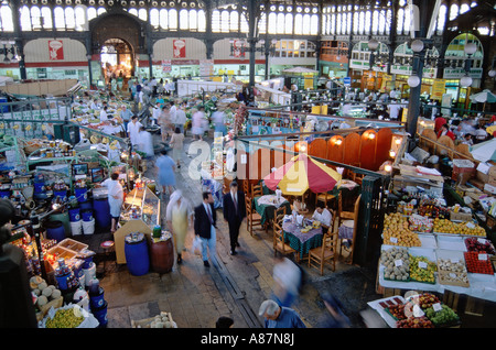 Vista interna del Mercado Central o il Mercato Centrale in Santiago del Cile Foto Stock