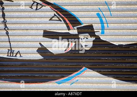 In stile cartoon su Harold Lloyd movie, sicurezza ultimo, sulle ante di orologiai e rivenditore a Morzine, Francia. Foto Stock