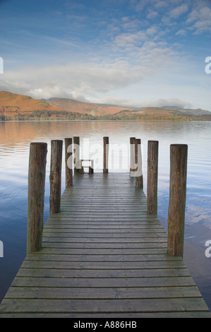 Traghetto fase di atterraggio su Derwentwater mattina presto Borrowdale Near Keswick Lake District Cumbria Inghilterra UK GB UK Europa Foto Stock