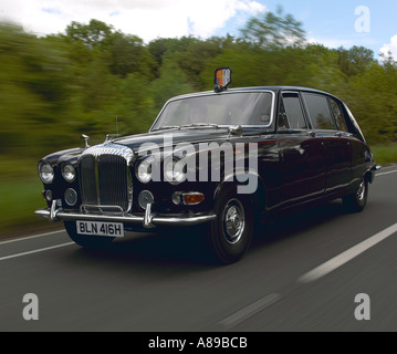 1970 Daimler VANDEN PLAS DS 420 limousine ex regina madre Foto Stock