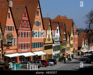 Fila di case in Segringer Street a Dinkelsbuehl, Franconia centrale, Baviera, Germania Foto Stock