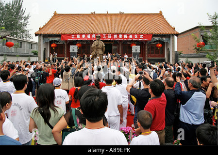 Inaugurazione della statua in bronzo Chen che vogliono in Chenjiagou, Cina Foto Stock
