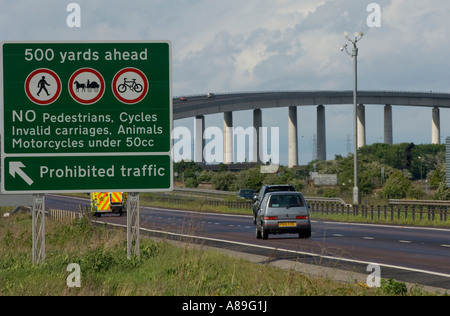 Il ponte del Swale collegando il Isle of Sheppey con la terraferma Kent Foto Stock