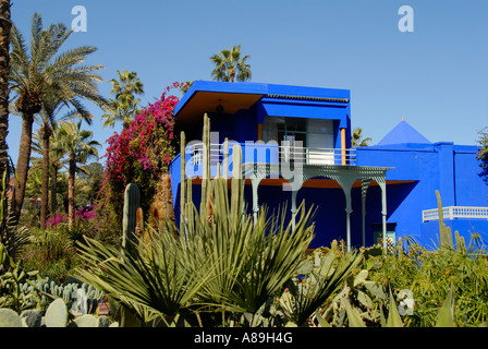 Distinti caratteristica architettonica blu luminoso casa in giardino Jardin Majorelle Marrakech marocco Foto Stock