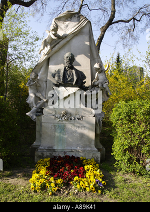 Vienna, cimitero centrale tomba di Franz von Suppe Foto Stock