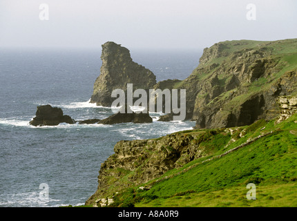 Cornovaglia costa Bossiney guardando a nord Foto Stock