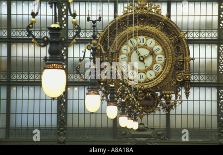 Musee D'Orsay Grande Orologio stazione ferroviaria Paris Francia Europa Foto Stock