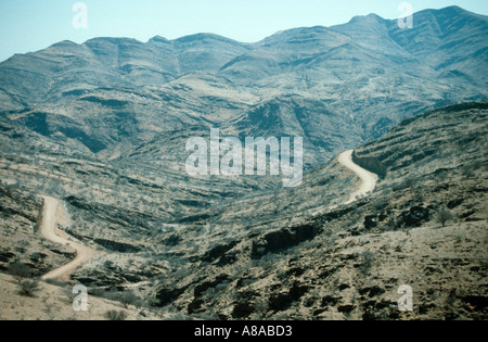 La ripida e tortuosa Gamsberg Pass tra Walvis Bay e a Windhoek Namibia Africa australe Foto Stock