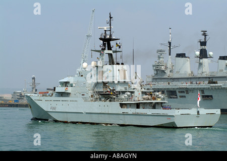 HMS Severn un fiume classe off shore nave pattuglia di protezione della pesca Squadron nave Royal Navy il porto di Portsmouth Inghilterra REGNO UNITO Foto Stock