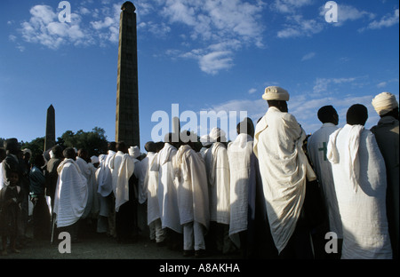 Meskel festival nella parte anteriore del campo di stele di Axum, Etiopia Foto Stock