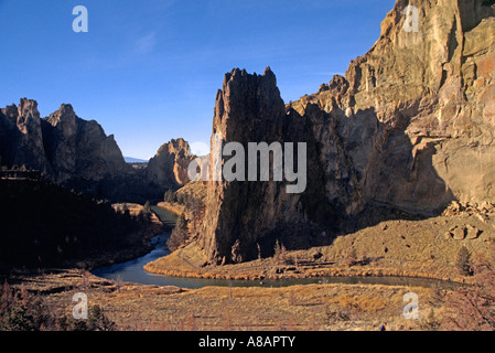 SMITH Rock State Park è conosciuto per la sua fantastica arrampicata su roccia terreno curvatura OREGON Foto Stock