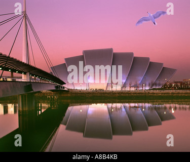 GB - Scozia: crepuscolo sopra la Scottish Exhibition and Conference Centre a Glasgow Foto Stock
