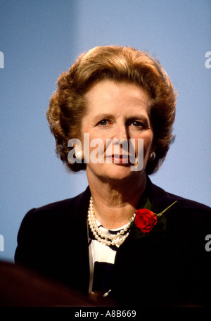 Margaret Thatcher, primo ministro britannico, indirizzi l'annuale Congresso del Partito conservatore di Bournemouth su ottobre 10,1986 Foto Stock