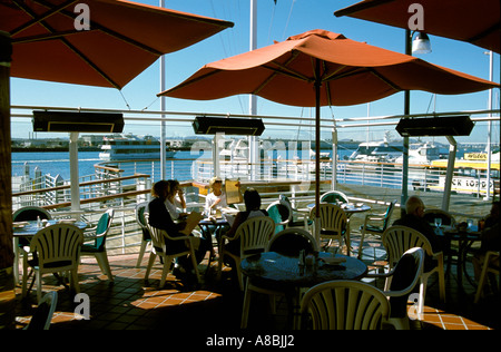 CA California Oakland 11 04 Jack London Square cibo a Scott's Pesce Grill & Bar Ristorante Foto Stock