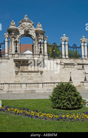 Budapest, Ungheria. I giardini del Palazzo Reale sulla Collina del Castello (Varhegy) Foto Stock