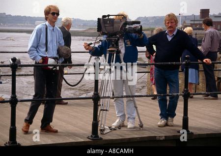 Cardiff Galles Outside Broadcast fotocamera Unità Uomo Foto Stock