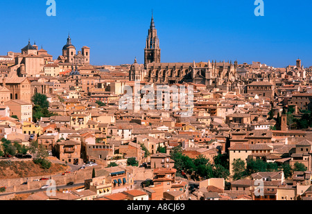 Vista della città Patrimoniomondiale Toledo dalla Ronda del Toldeo Toledo Castilla La Mancha Spagna Europa Foto Stock